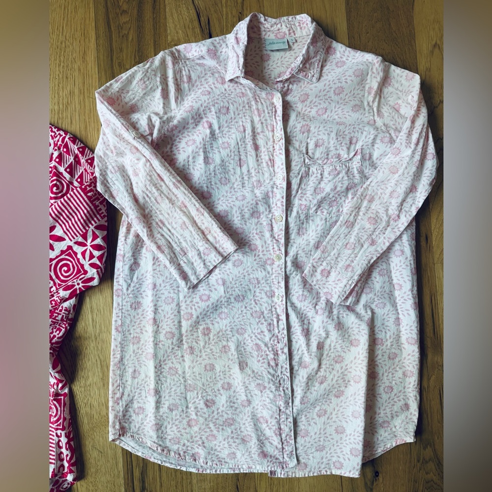 Julia Amory husband shirt size Small